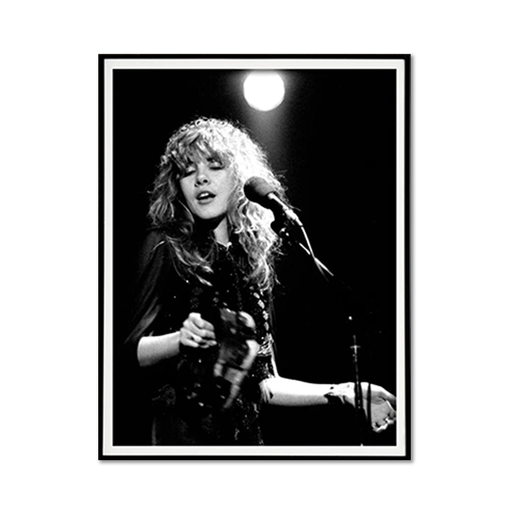 Stevie Nicks in Concert Poster – Black Floating Frame Canvas | 60×90cm