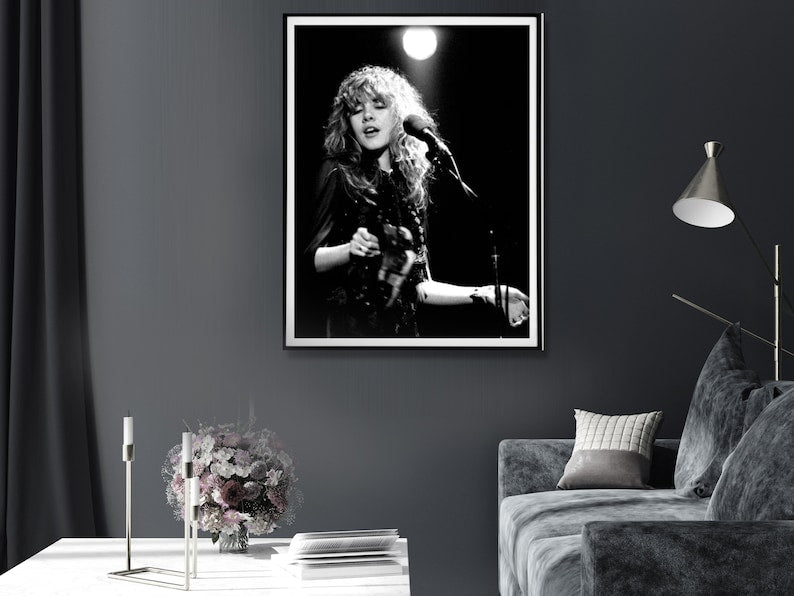 Stevie Nicks in Concert Poster – Black Floating Frame Canvas | 60×90cm