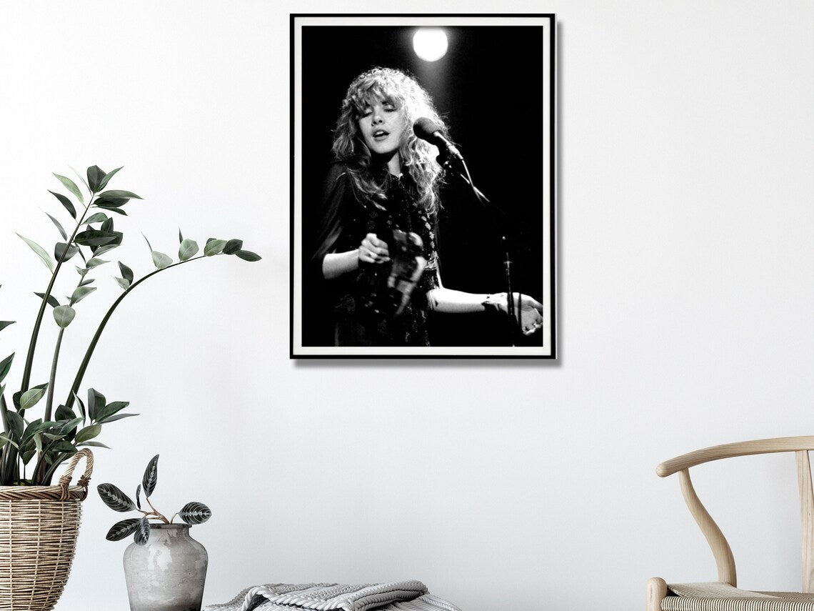 Stevie Nicks in Concert Poster – Black Floating Frame Canvas | 60×90cm