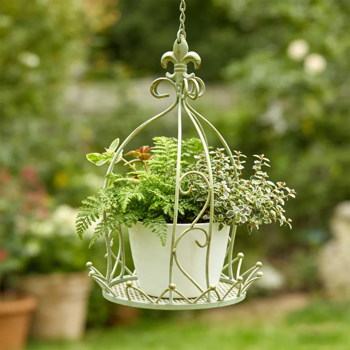 Vintage Iron Hanging Flower Basket – Crown-Style Garden Planter
